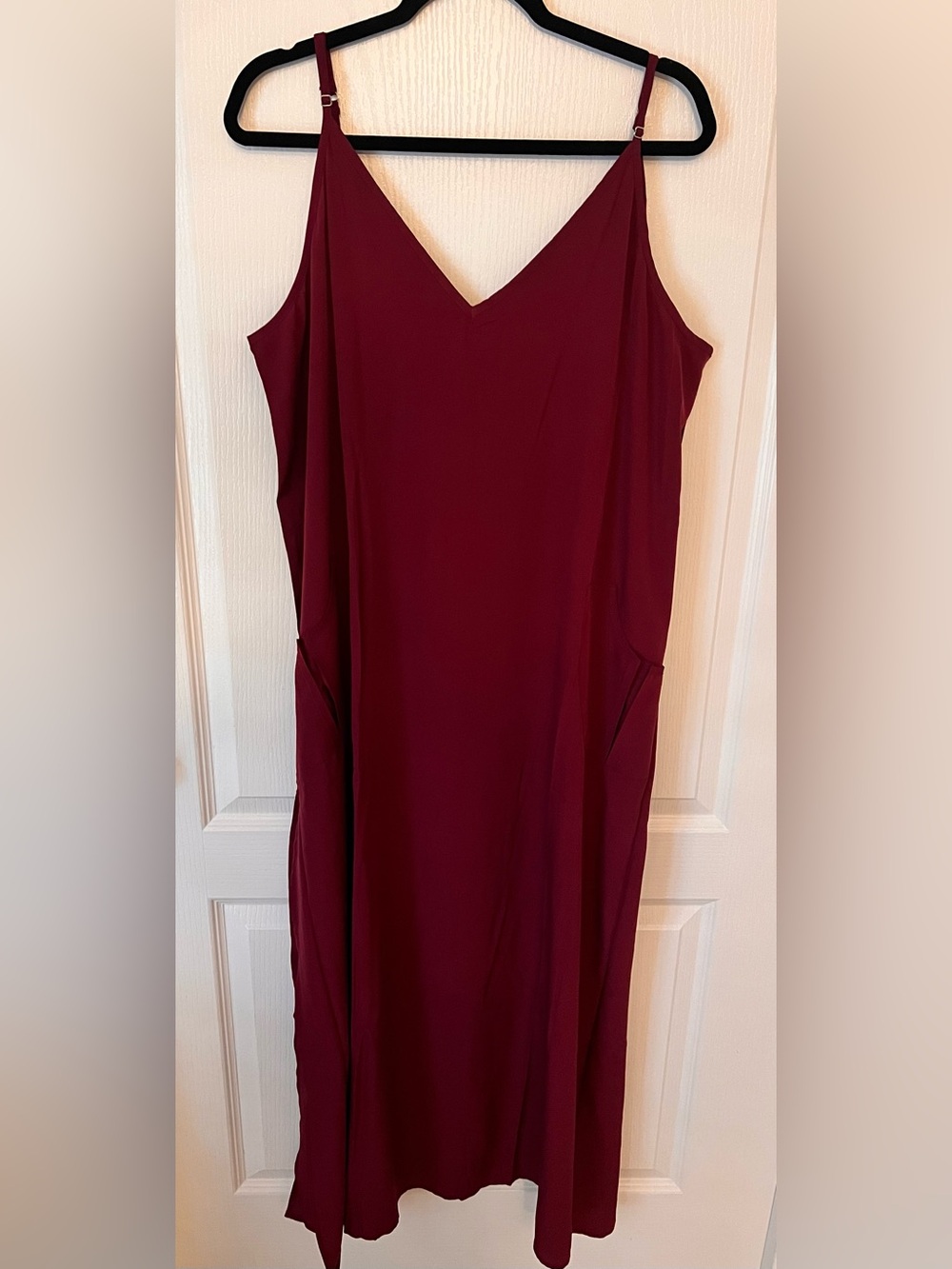 Lavish V-Neck Sleeveless Maxi Dress in Wine